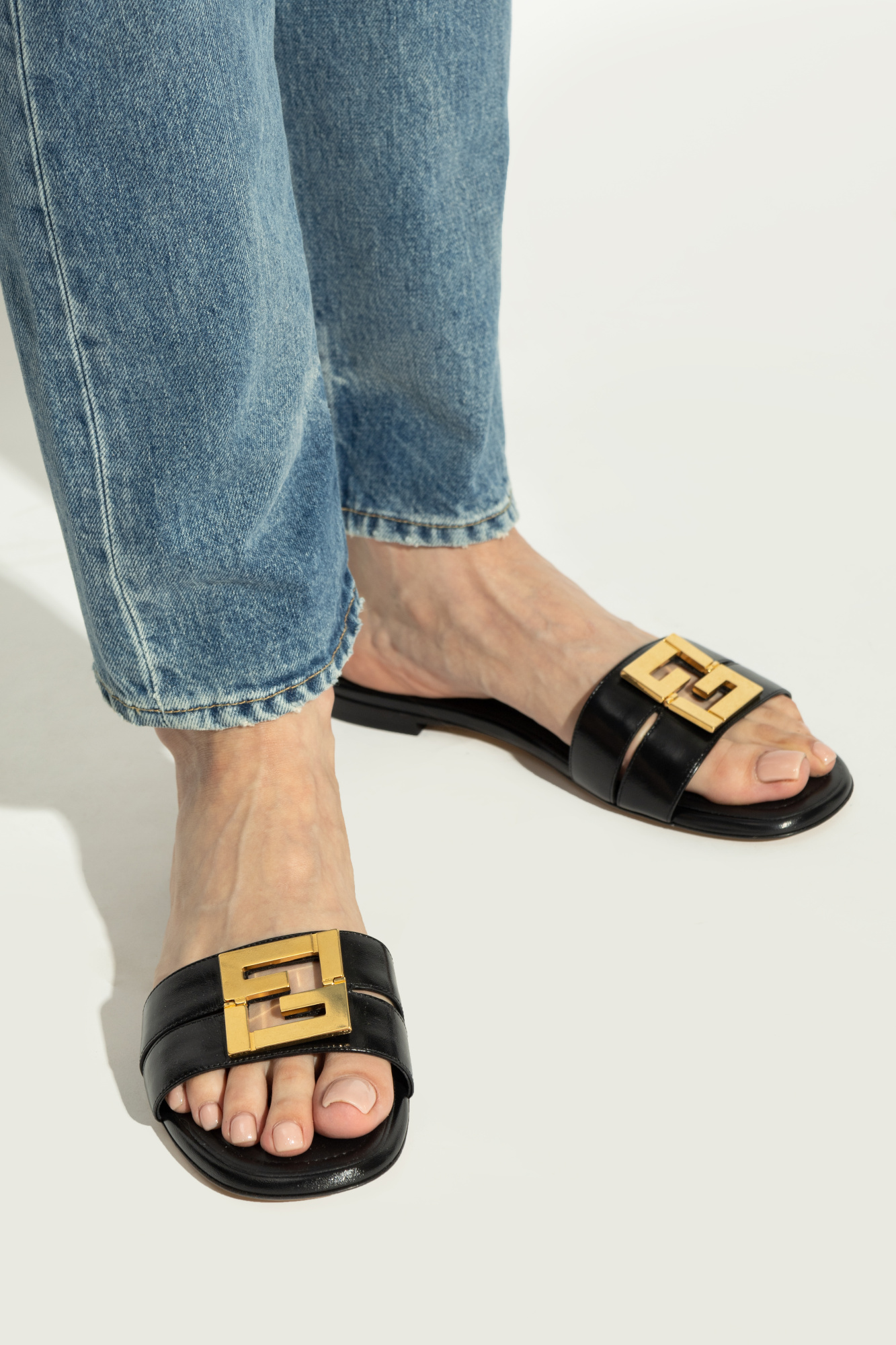 Girl fendi slides online